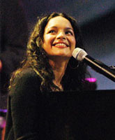 Norah Jones Live Concert /   